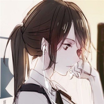 学校回应家长烈日下隔栅栏送餐